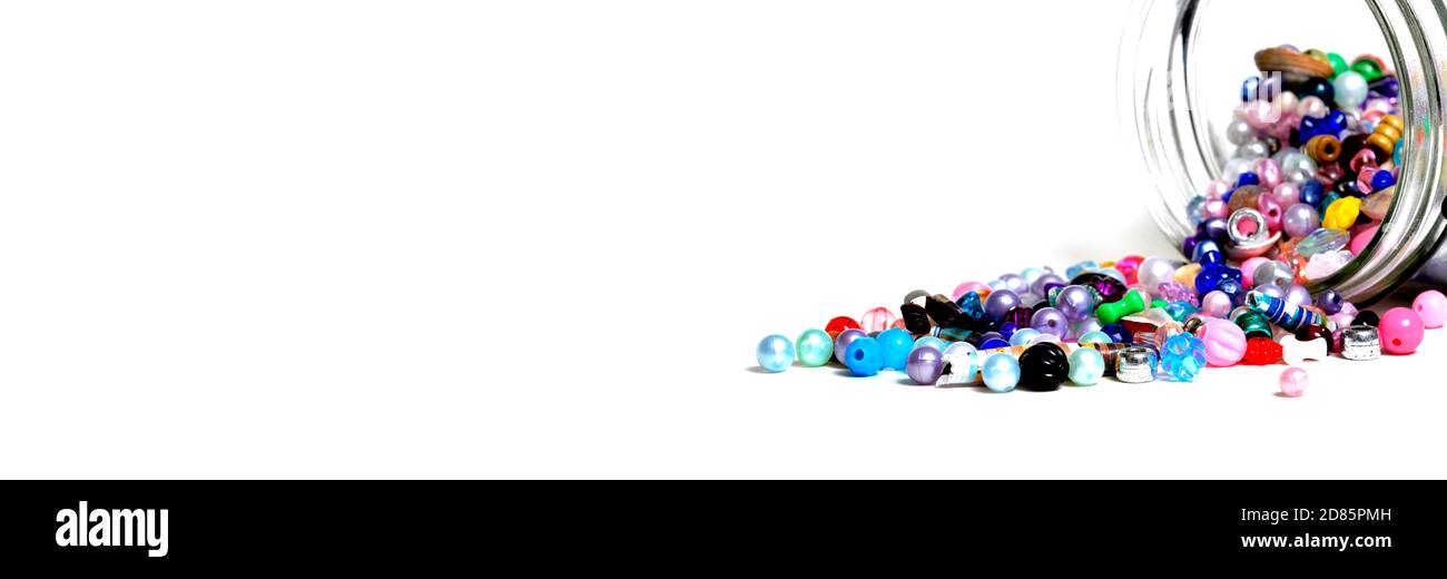 Perlen in Gläsern für die Erstellung von Kunst Hobbys Schmuck Stockfoto