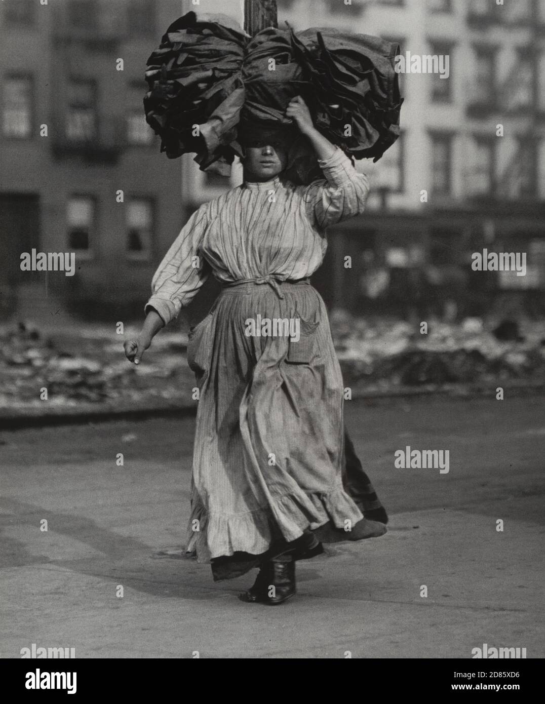Vintage-Foto, Lewis W. Hine - auf der Bowery, New York City 1909 Stockfoto