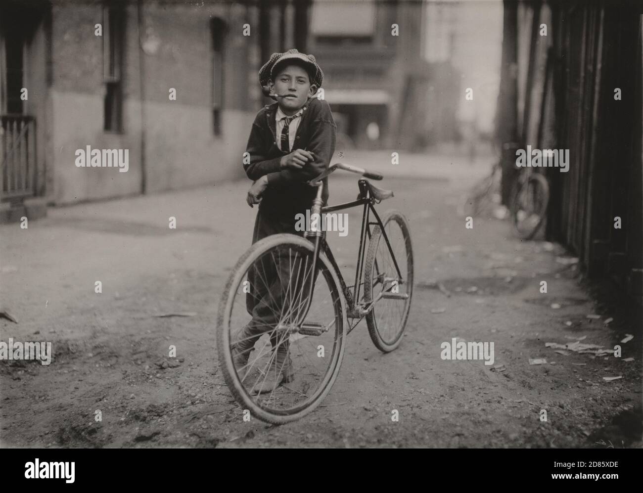 Vintage-Foto, Lewis W. Hine - Messenger Boy for Mackay Telegraph Company, Waco, Texas, September 1913 Stockfoto