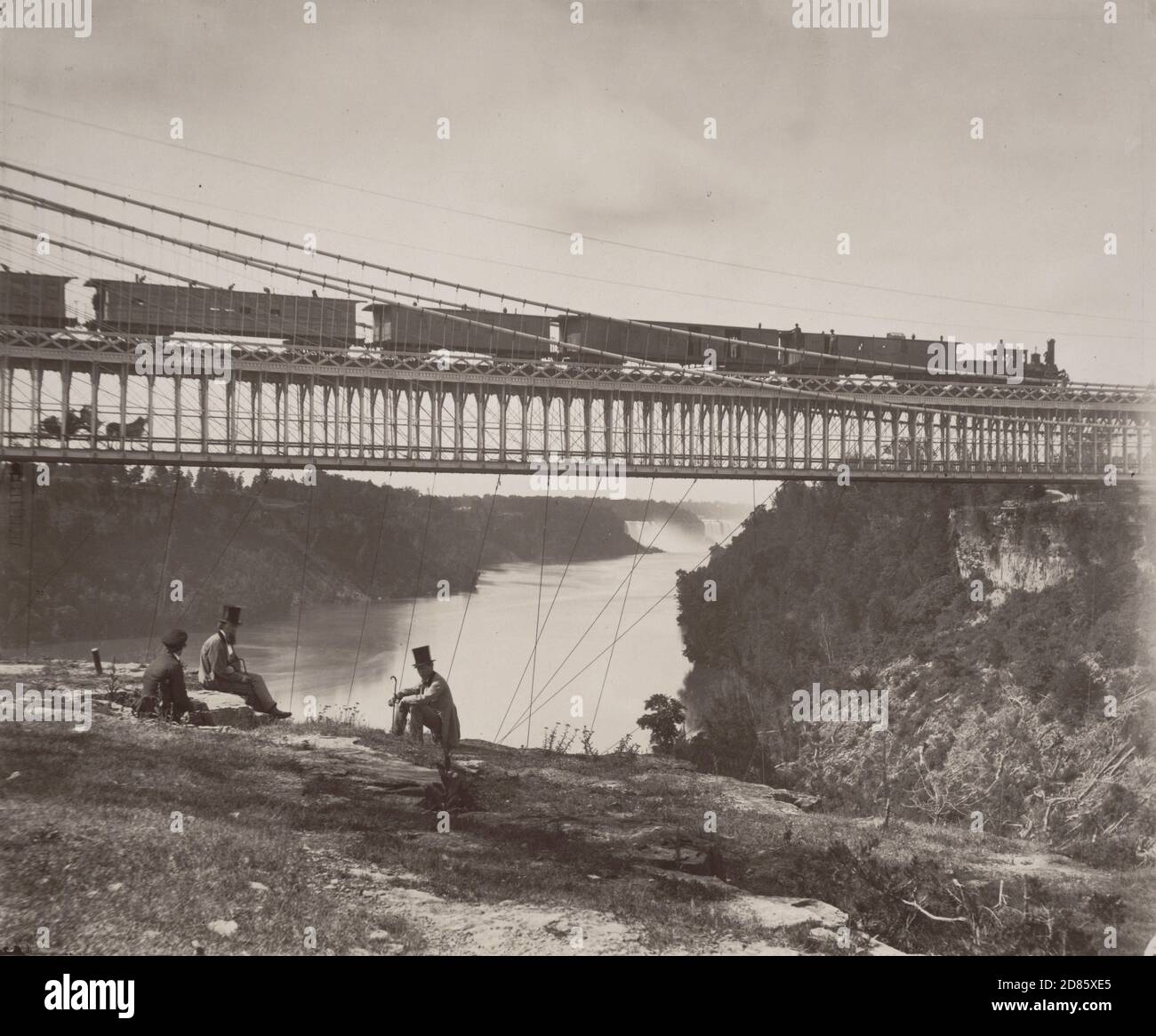 Vintage-Foto William England - Ein Zug auf der Niagara Suspension Bridge Stockfoto