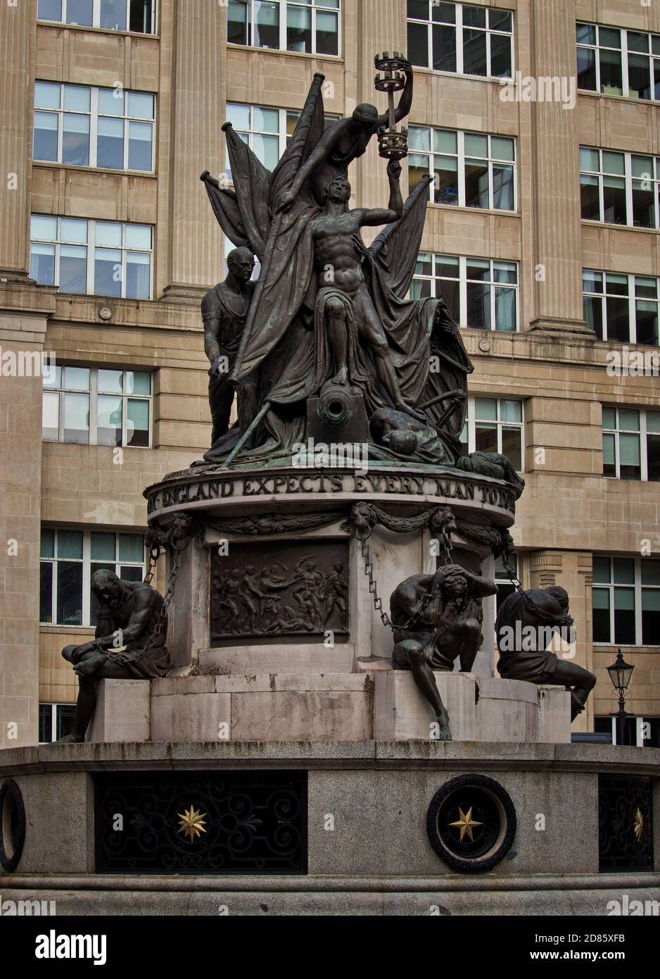 Das Nelson Monument, auf dem Platz hinter dem Liverpool Town Hall, mit seinen schändlichen Verbindungen zur Sklaverei Stockfoto
