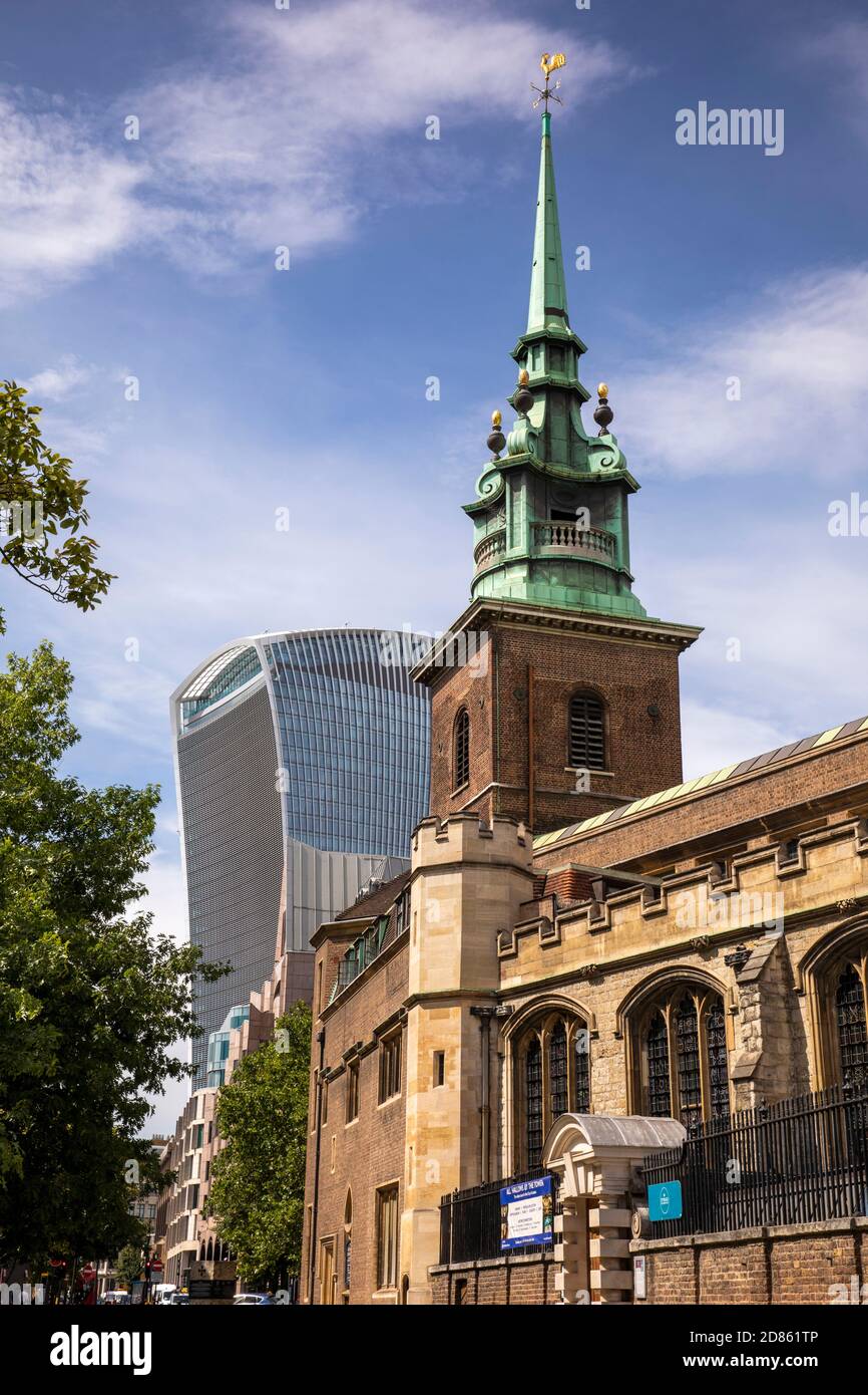 Großbritannien, London, Tower Hill, All Halloows by the Tower Church vor der 20 Fenchurch Street, (Walkie Talkie) Gebäude Stockfoto