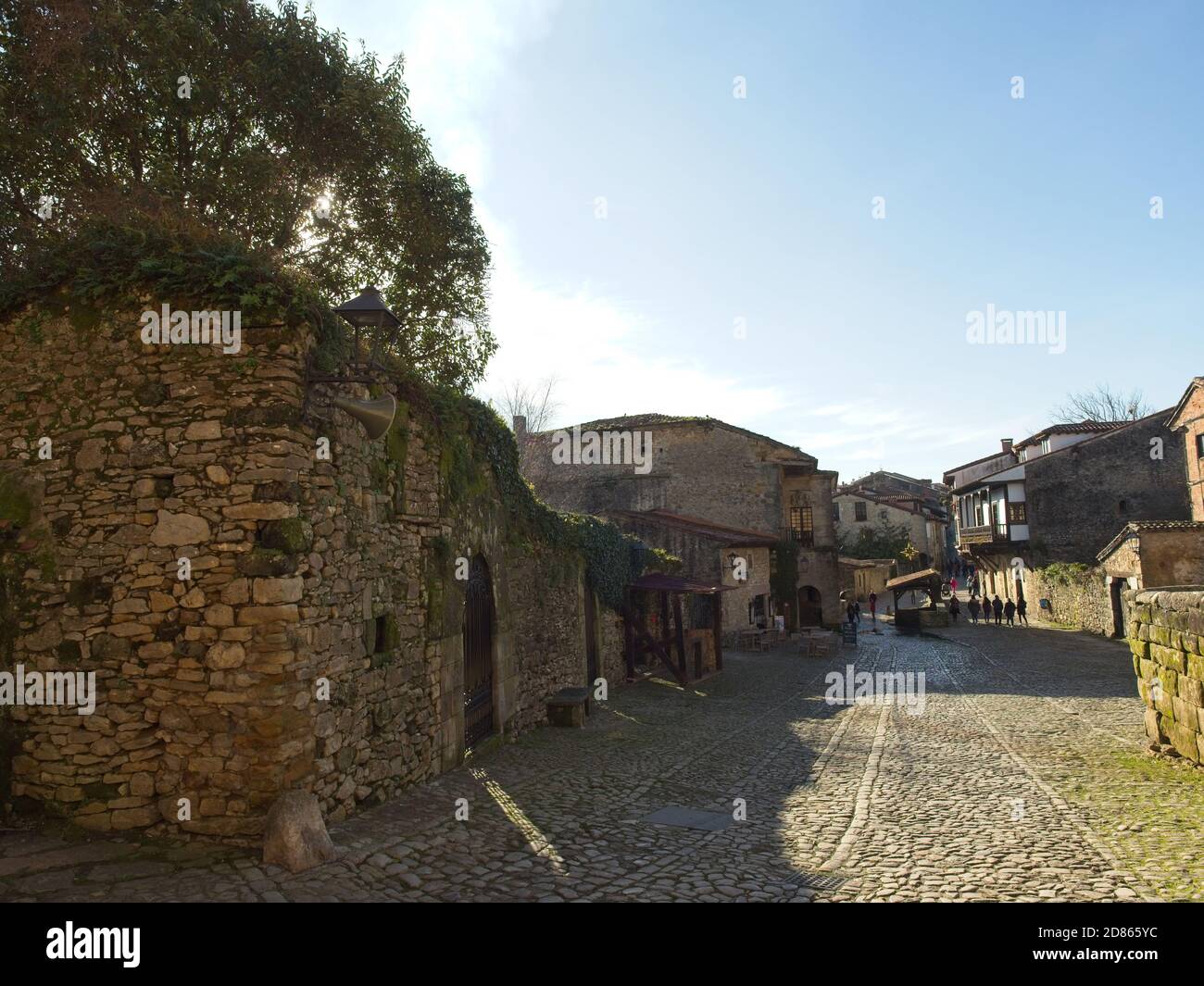 Santillana del Mar, Spanien - 28. Dezember 2019 -Santillana del Mar Stadt mit einem historisch-künstlerischen Wert, zusammen mit der natürlichen Enklave, ist einer von Stockfoto