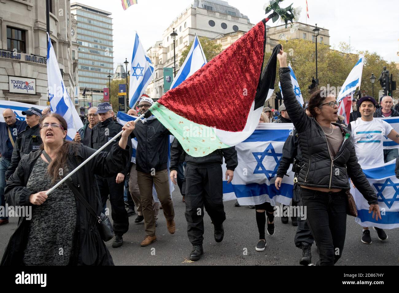 4. November 2017, London, Vereinigtes Königreich: Pro Palästina Demonstranten marschieren vor Pro israelischen Marschern Stockfoto