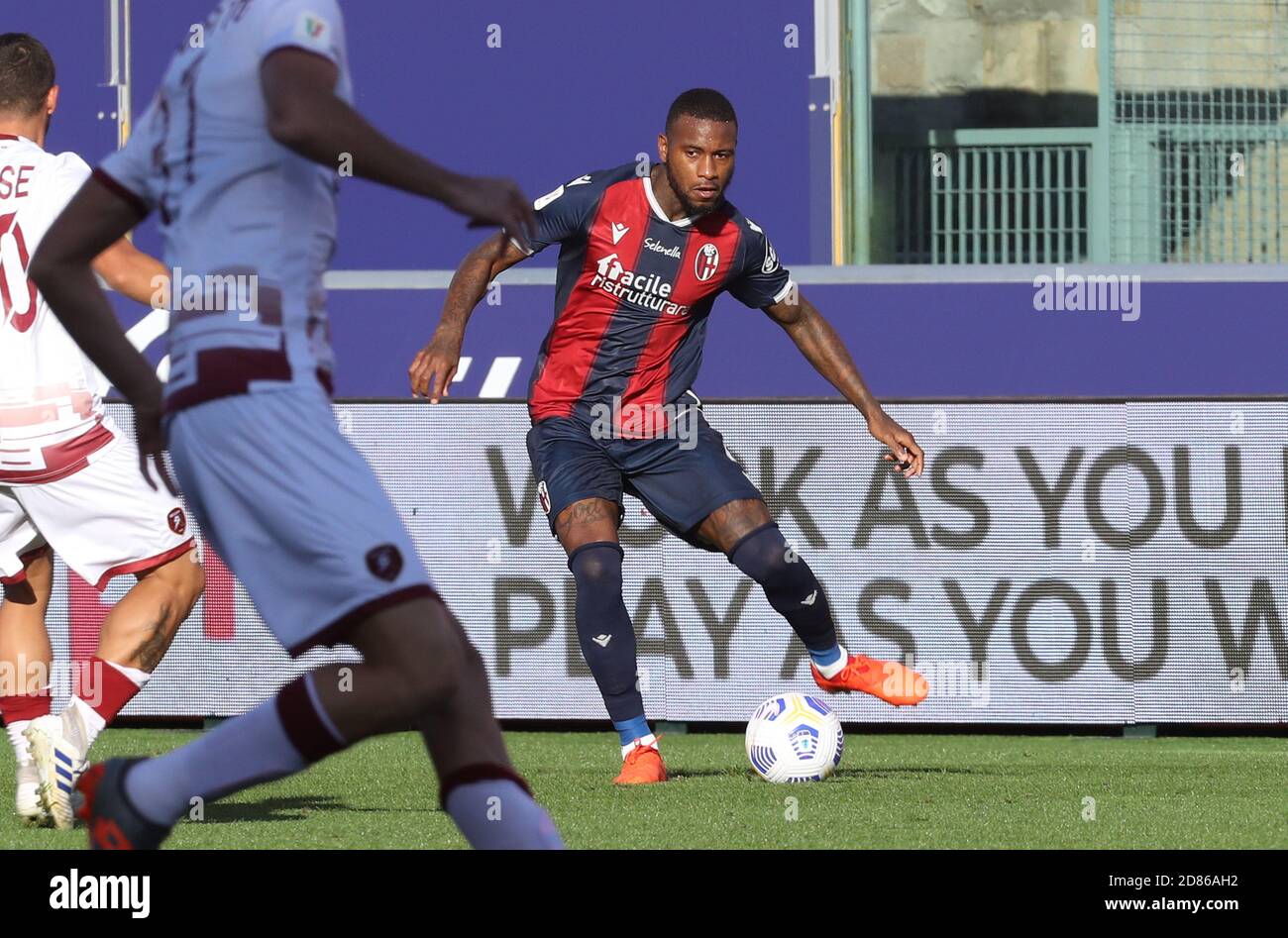 Bologna Stefano Denswil beim Fußballspiel Coppa Italia Bologna FC gegen Reggina im Renato Dall'Ara Stadion in Bologna, Italien, 27. Oktober 2020. Foto Michele Nucci Kredit: LM/Michele Nucci/Alamy Live Nachrichten Stockfoto