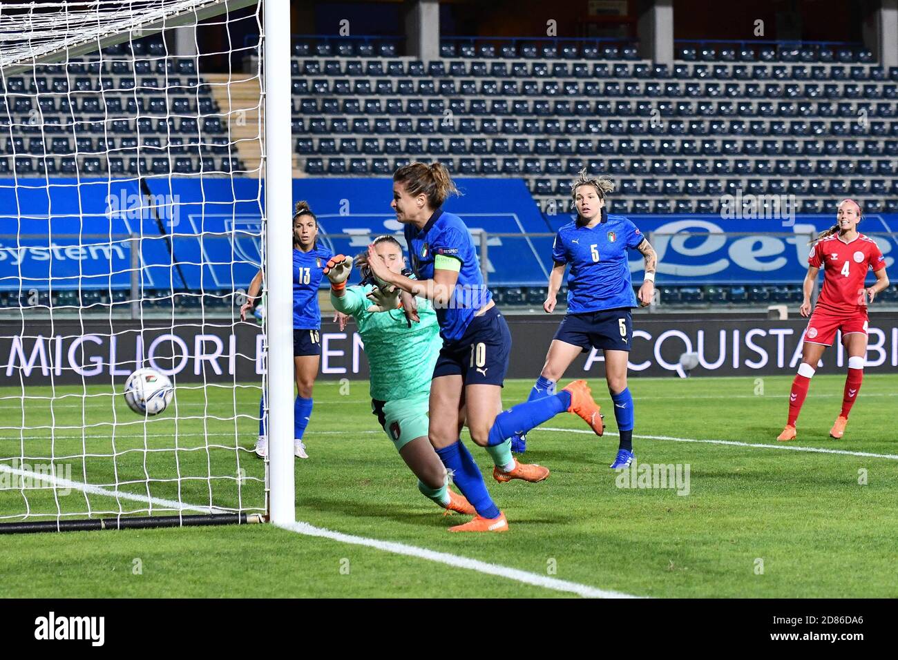 Carlo Castellani Stadium, empoli, Italien, 27 Oct 2020, Nicoline Sorensen (Dänemark) erzielt ein Tor bei der EM 2022 Qualifikation - Italien Frauen gegen Dänemark, Italienische Fußballmannschaft - Credit: LM/Lisa Guglielmi/Alamy Live News Stockfoto