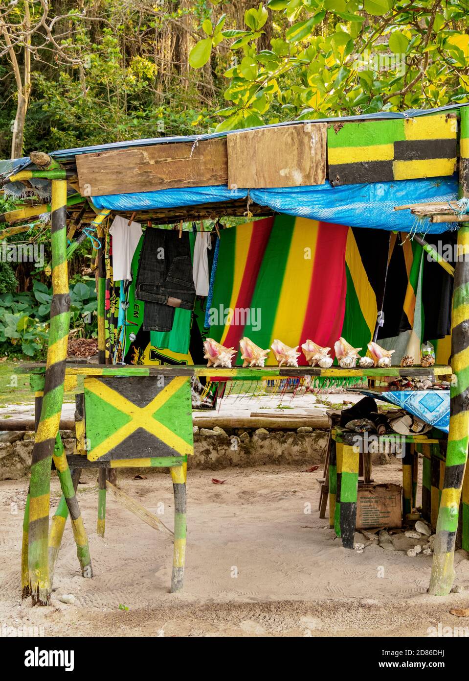 Souvenirstand am Winnifred Beach, Portland Parish, Jamaika Stockfoto