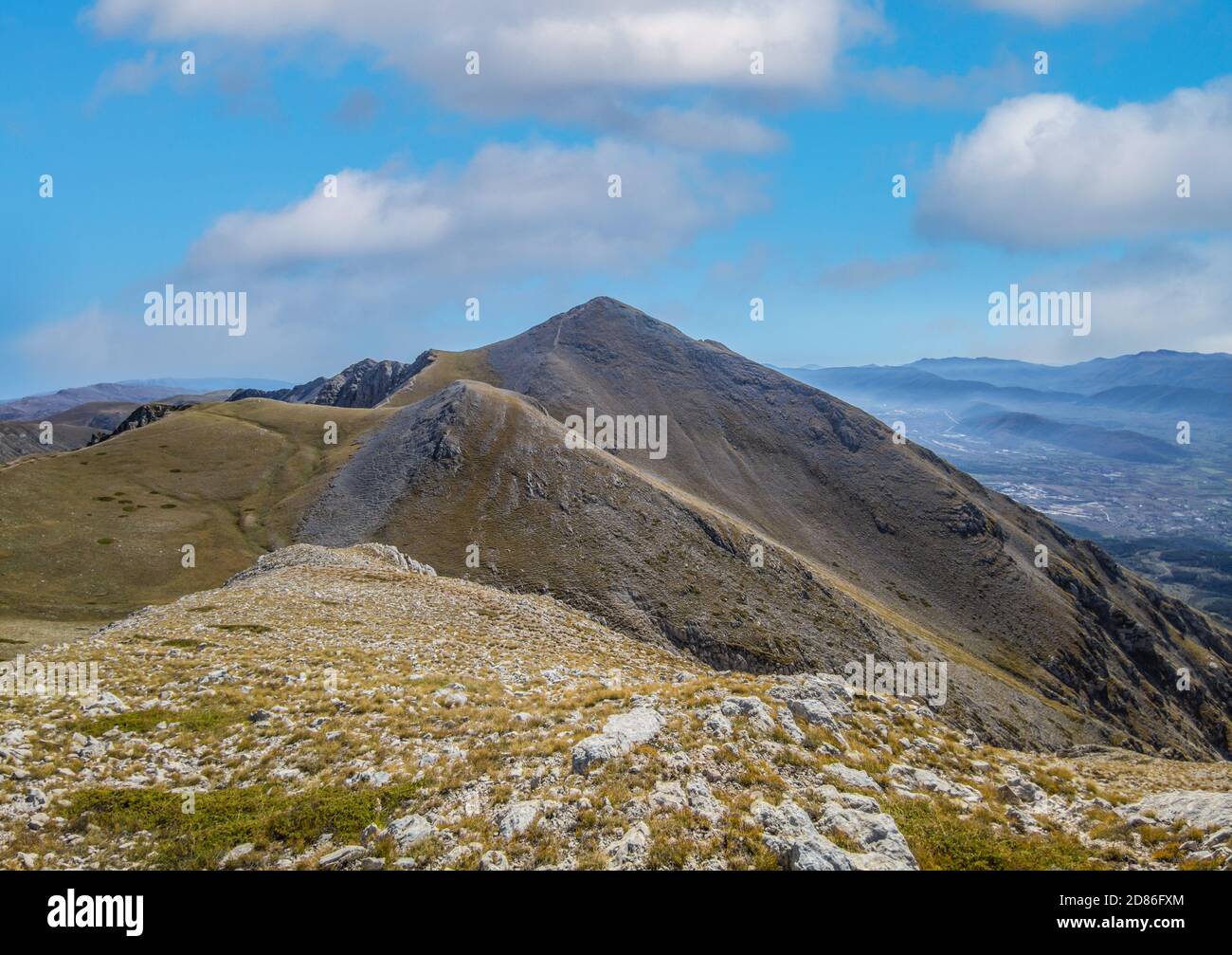 Monte Velino (Abruzzen, Italien) - die schöne Landschaft Gipfel des Monte Velino, einer der höchsten Gipfel des Apennin mit seinen 2487 Metern. Stockfoto