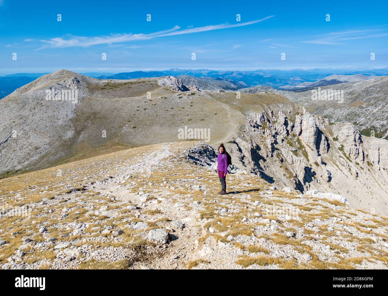 Monte Velino (Italien) - die schöne Landschaft Gipfel des Monte Velino, einer der höchsten Gipfel des Apennin mit seinen 2487 Metern. Im Sirente- Stockfoto