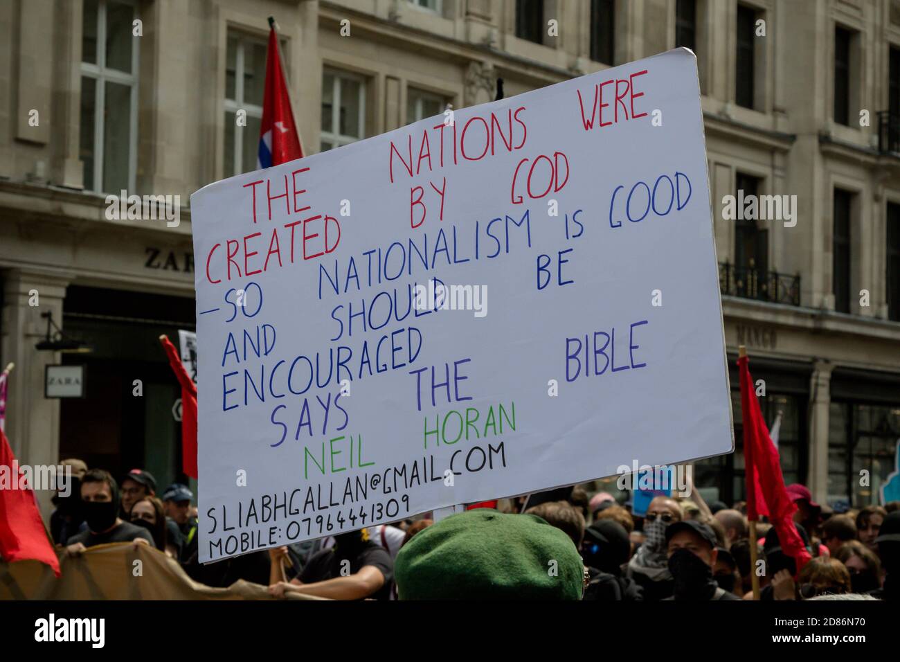 London, Großbritannien, 3. August 2019:- EIN Zeichen, das Patriotismus durch Bibelstellen fördert Stockfoto