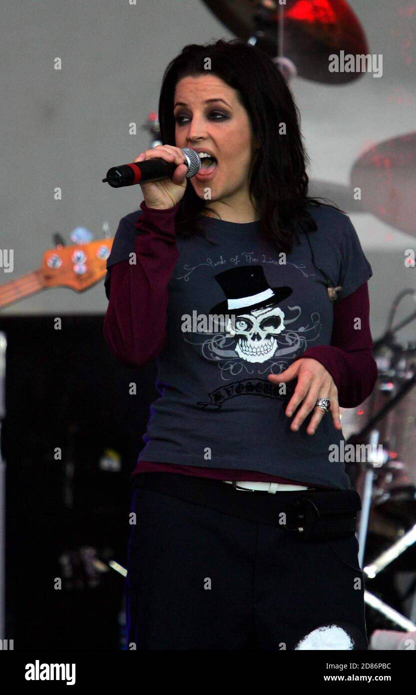 Lisa Marie Presley live im Konzert auf dem Sunfest, Palm Beach, FL, 4/30/05 [[cad]] Stockfoto