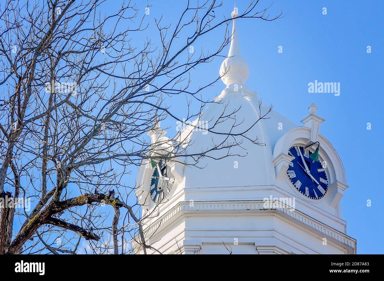 Der Uhrenturm des Old Courthouse Museum ist am 19. Februar 2016 in Monroeville, Alabama, abgebildet. Stockfoto