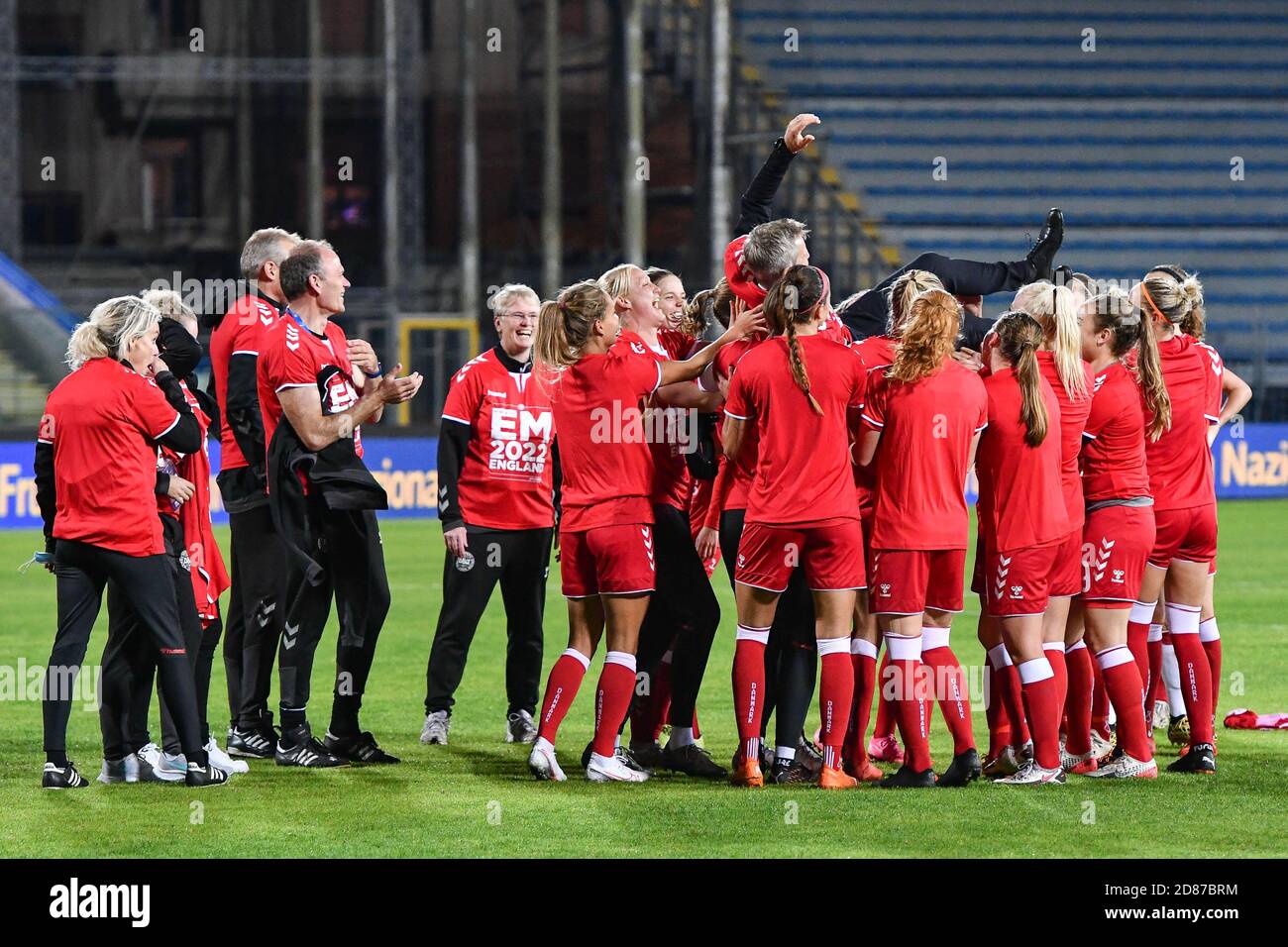 Carlo Castellani Stadium, empoli, Italien, 27 Oct 2020, Dänemark Spieler feiern den Sieg bei der EM 2022 Qualifikation - Italien Frauen gegen Dänemark, Italienische Fußballmannschaft - Credit: LM/Lisa Guglielmi/Alamy Live News Stockfoto