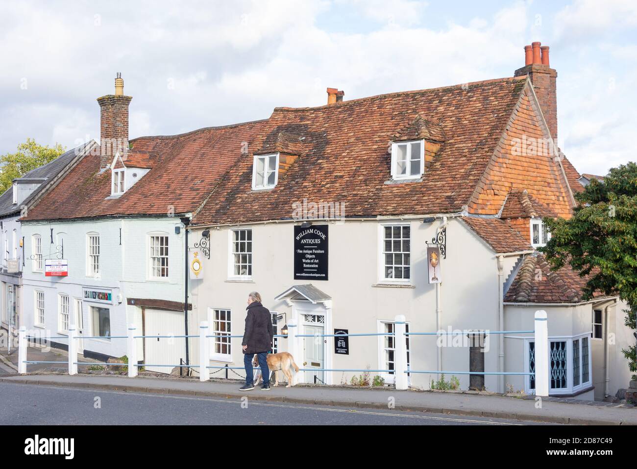 William Cook Antiquitätengeschäft, High Street, Hungerford, Berkshire, England, Vereinigtes Königreich Stockfoto