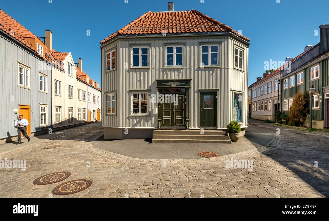 Häuser im Stadtzentrum, segway, Nedre Bakklandet Ecke Nygata Straße, Trondheim, Trøndelag, Norwegen, Skandinavien, Europa, Abenteuer Reisen, Tourismus Stockfoto