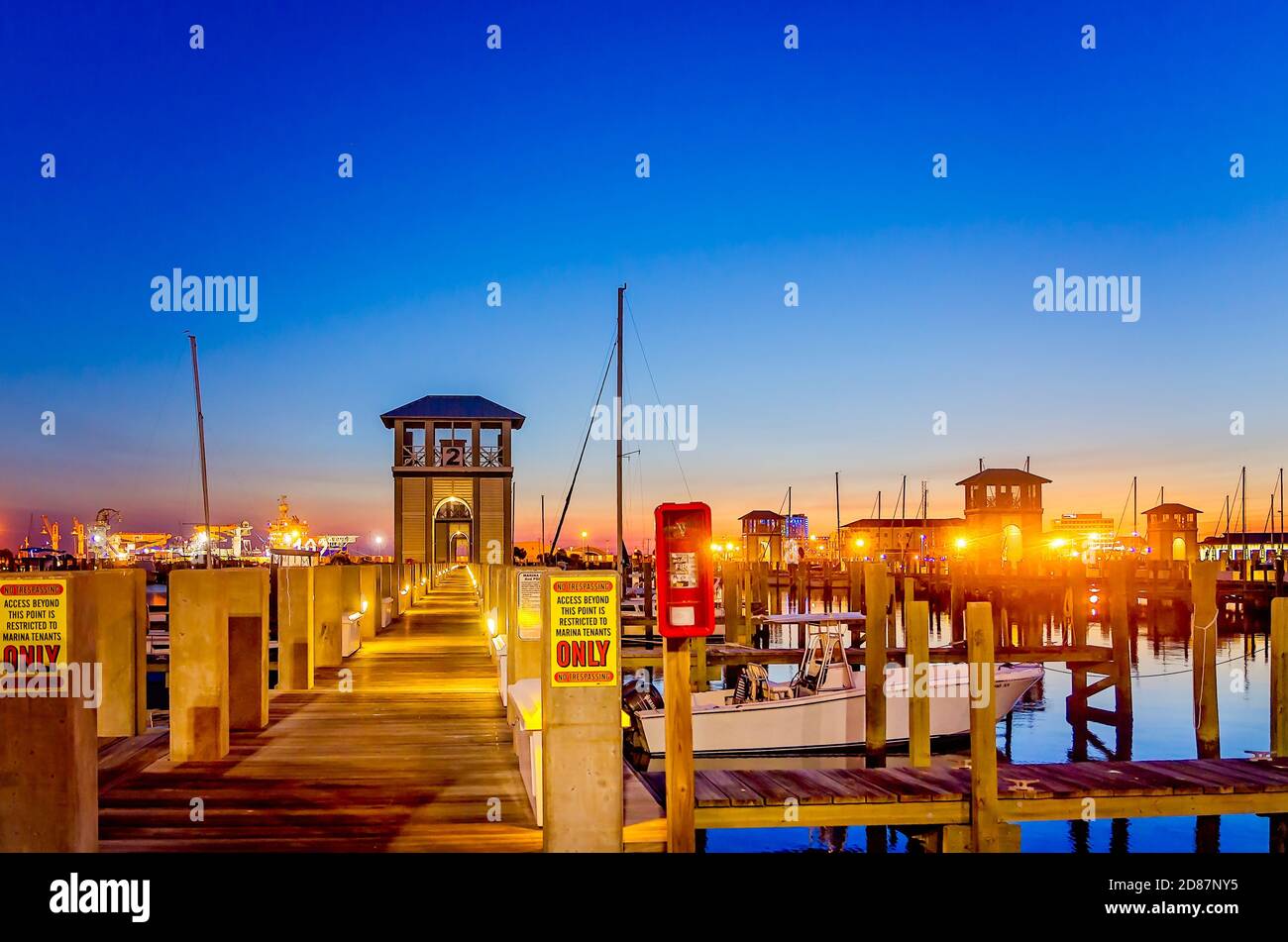 Die Sonne untergeht am Gulfport Municipal Marina in Gulfport Small Harbour, 26. August 2015, in Gulfport, Mississippi. Stockfoto