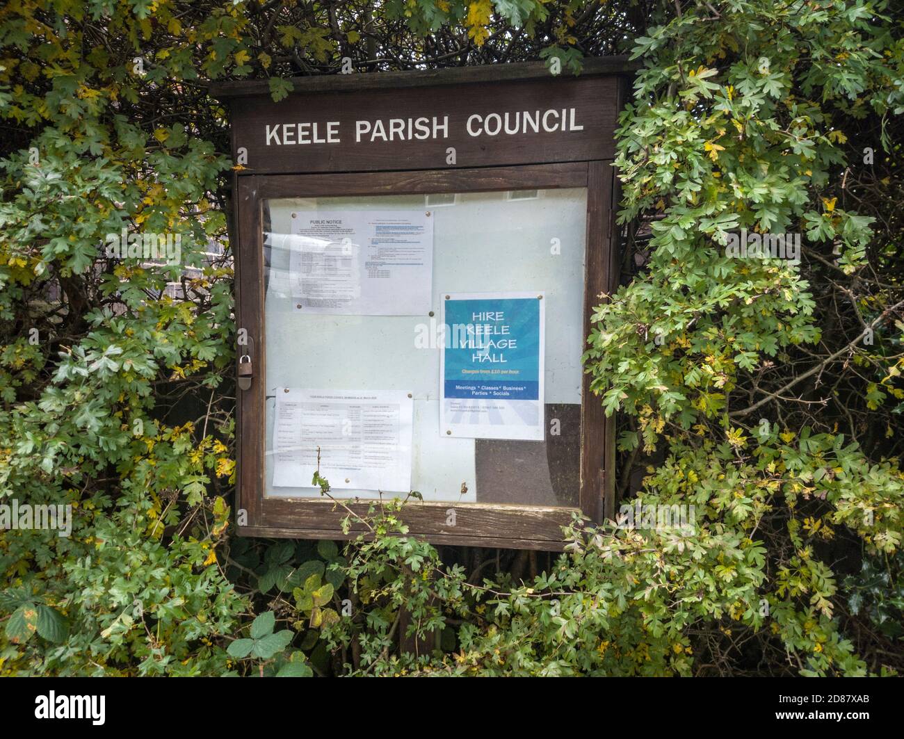 gemeinderat-Ankündigungstafel, Keele, Staffordshire. Stockfoto