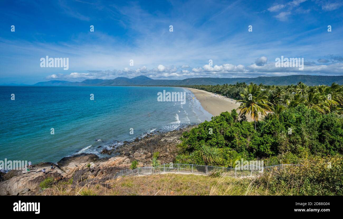 Blick auf den Four Mile Beach von Flagstaff Hill, Port Douglas, North Queensland, Australien Stockfoto