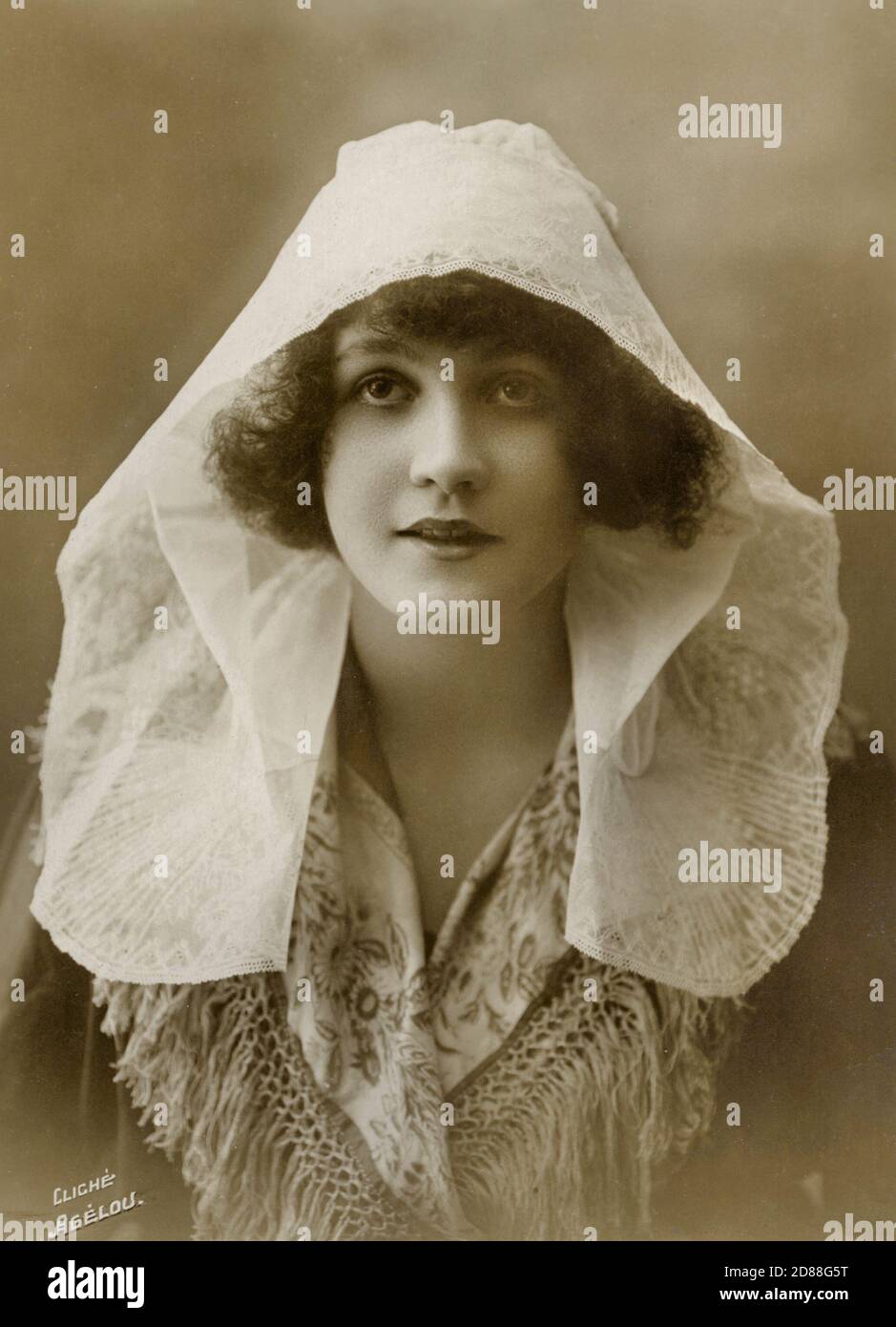 Alte Postkarte Les Plus Belles Femmes De France La Limousine Foto Von Agelou Paris Restauriert Von Original Postkarte Von Mj Stockfotografie Alamy
