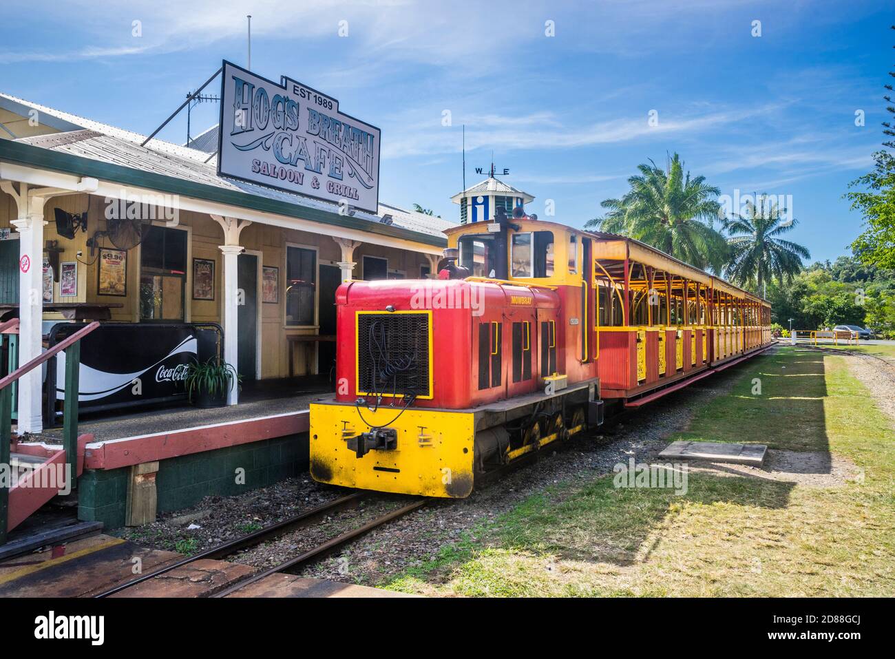 Bally Hooley Steam Railway, Anfang des 20. Jahrhunderts, Schmalspurbahn für Ausflüge mit alten Lokomotiven und Reisebussen, Port Douglas, North Queensland, aus Stockfoto