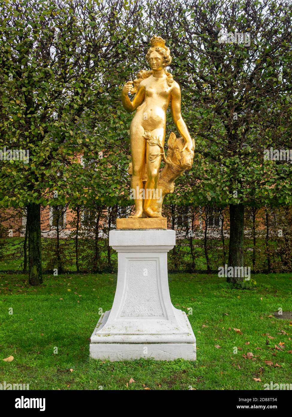 Goldene Statue des Schlossgartens Schwetzingen Stockfoto