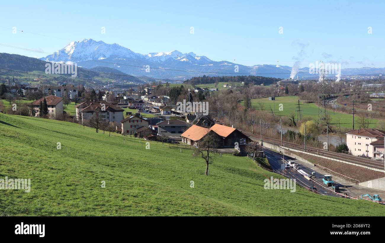 Gisikon, Kanton Luzern/ Schweiz - März 01 2020: Blick Blick auf den  berühmten Pilatus im Kanton Luzern Stockfotografie - Alamy
