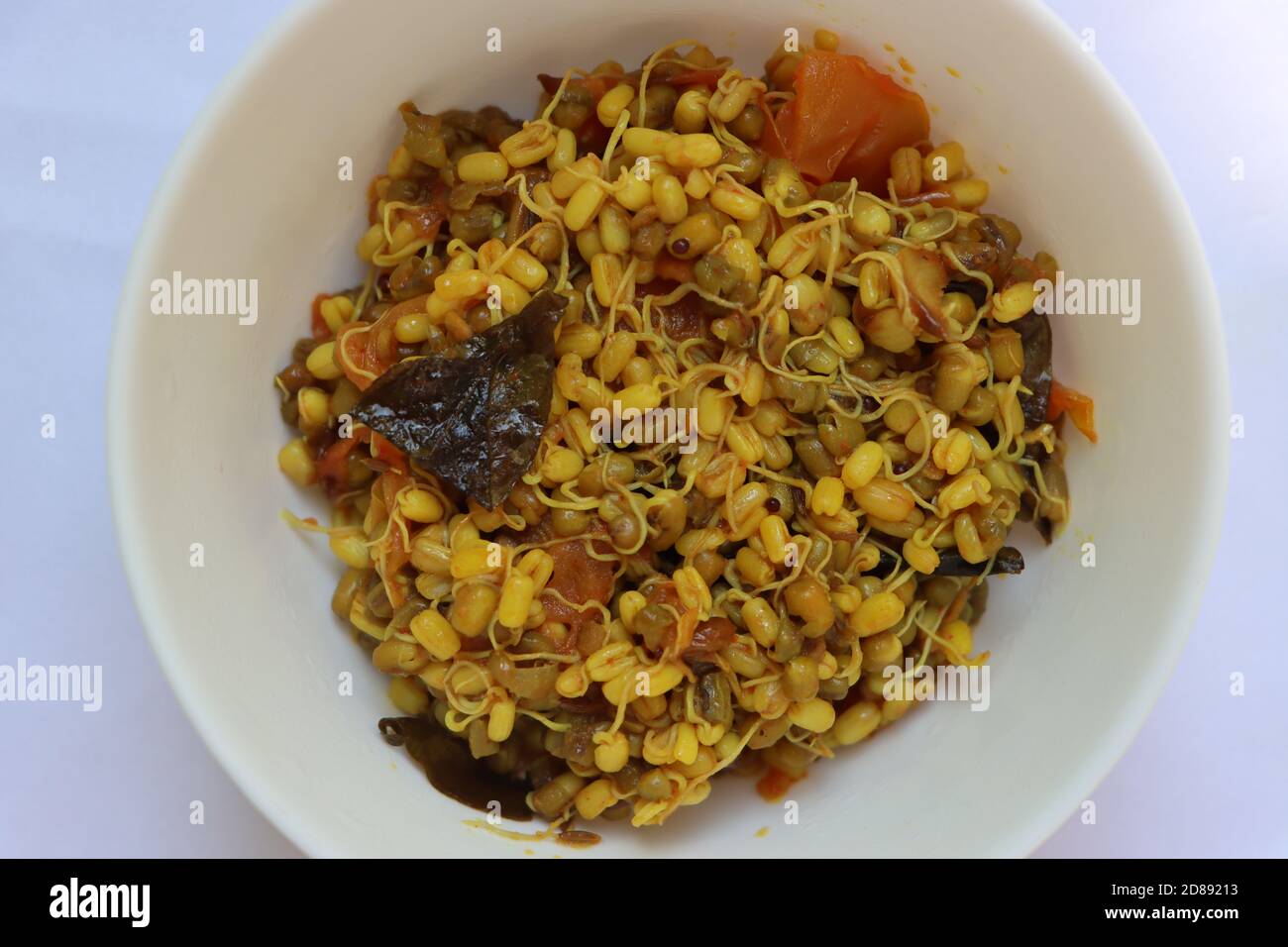 Grüne Gramm Sprossen rühren braten, mugachi usal, maharashtrian Essen Stockfoto