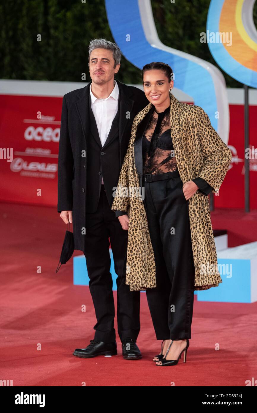 Roma, 15. Oktober 2020, PIF (richtiger Name Pierfrancesco Diliberto) mit seiner Frau Giulia Innocenzi Attendson der rote Teppich von Roma Film Feast 2020 Stockfoto