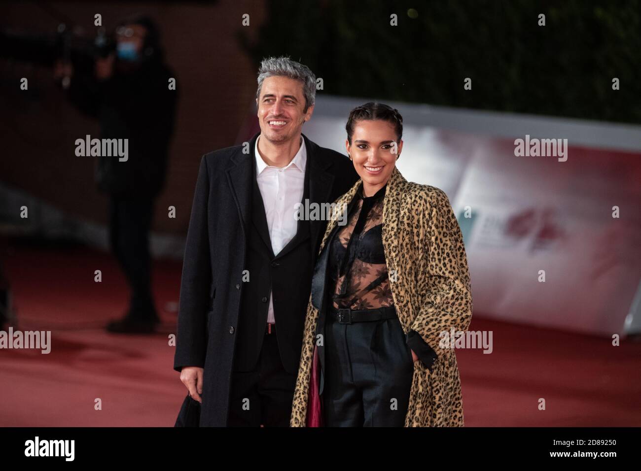 Roma, 15. Oktober 2020, PIF (richtiger Name Pierfrancesco Diliberto) mit seiner Frau Giulia Innocenzi Attendson der rote Teppich von Roma Film Feast 2020 Stockfoto