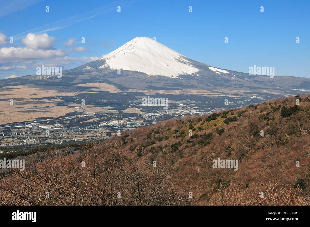 Blick über Gotemba in Richtung Fuji von der Hakone Sky Line Straße. Stockfoto