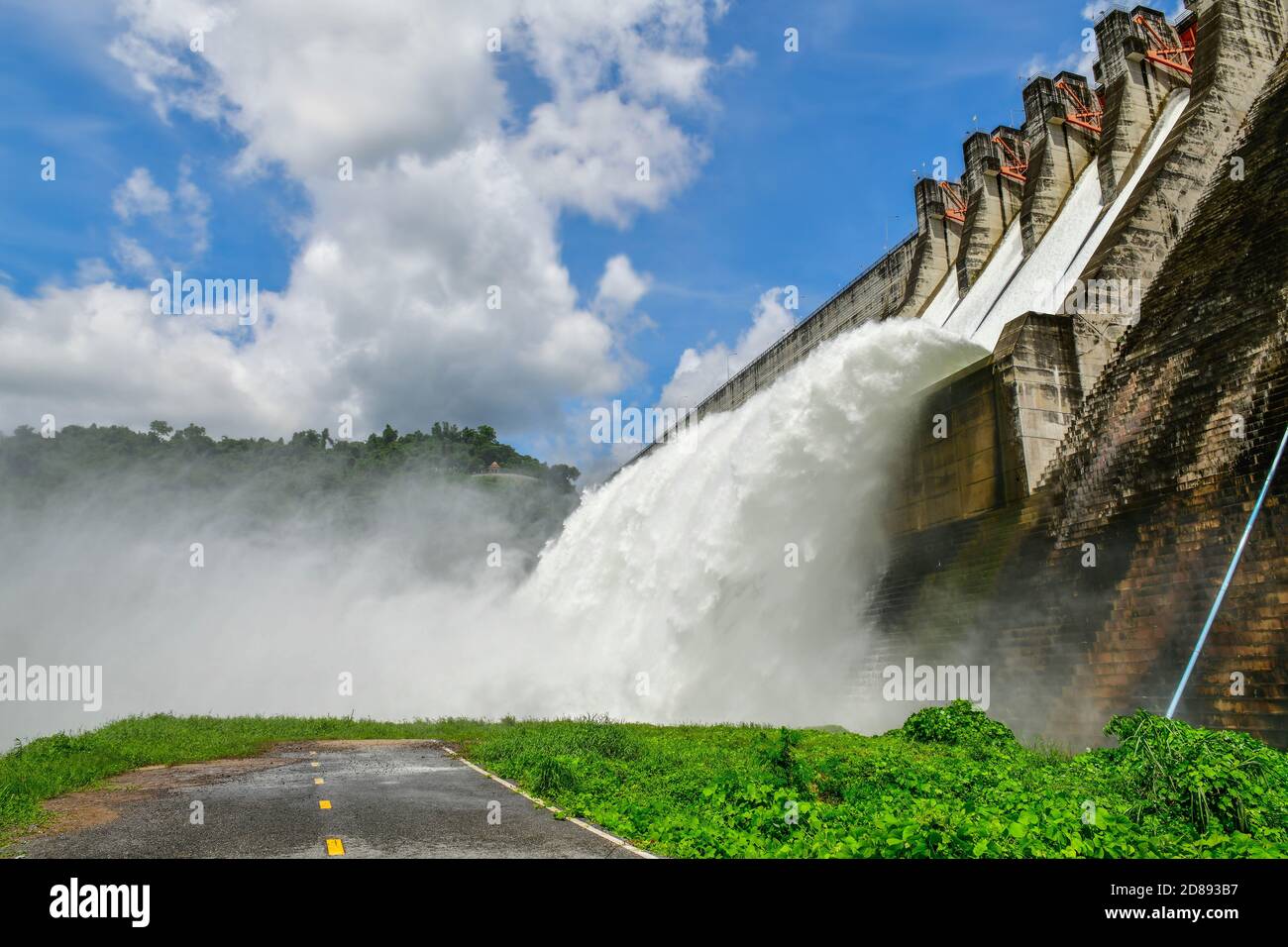 Der Damm mit Wasserkraftwerk und Bewässerung und Flut Schutz Stockfoto