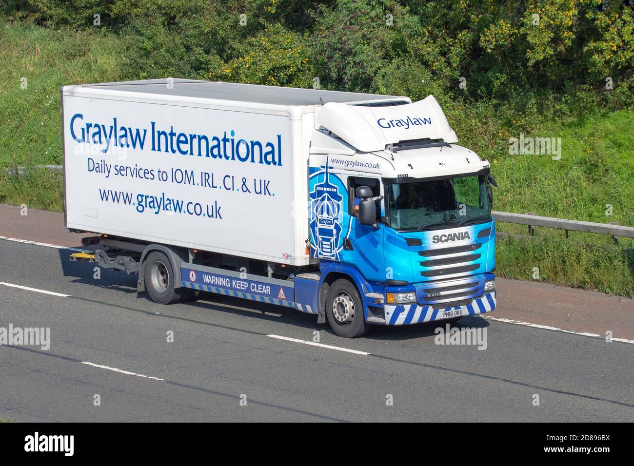Greylaw International Freight Group Daily Services; LKW für schwere Massenguttransporte, Transport, LKW, Transport, LKW, Spezialfracht, Scania R450 Fahrzeug, Lieferung, Transport, Industrie, Fracht auf der M61 in Manchester, Großbritannien, Stockfoto