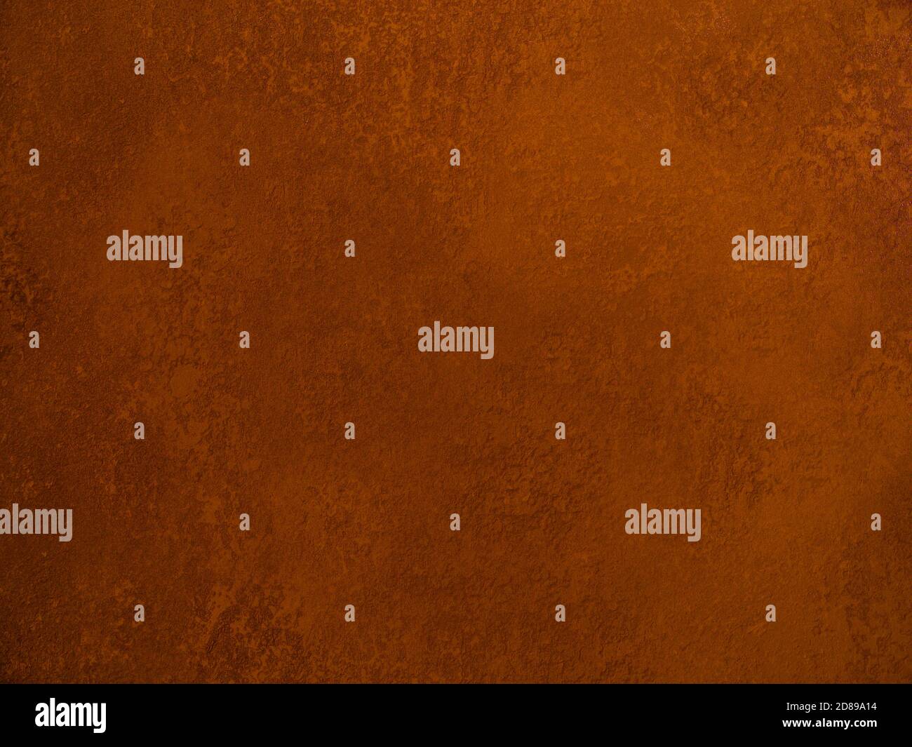 Moody Brown Grunge Rough Strukturierte Oberfläche Hintergrund. Notgetuschige Überlagsstruktur. Vintage-Effekt Stockfoto