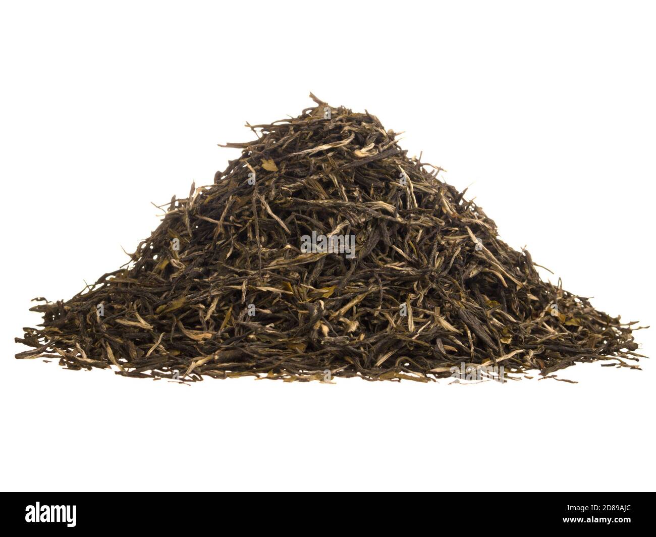Haufen von chinesischen grünen Tee brauen isoliert auf weißem Hintergrund Stockfoto
