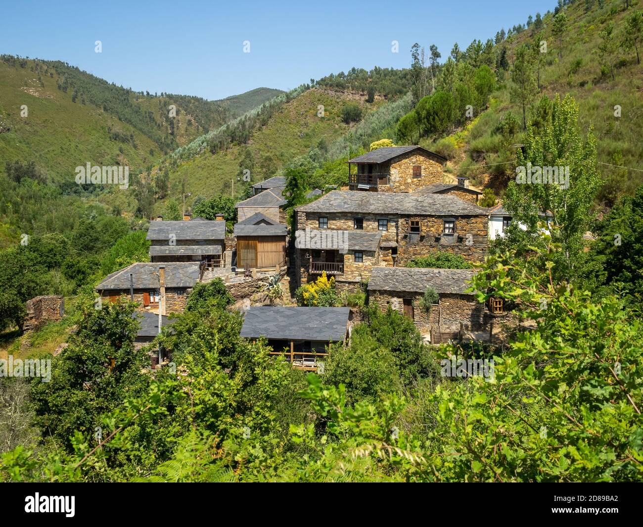 Steinhäuser von Paradinha Weiler Stockfoto