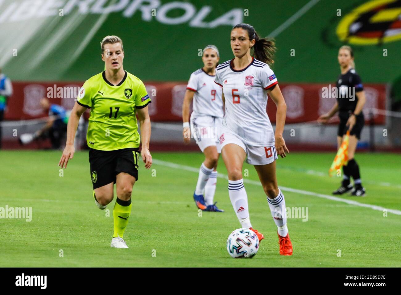 Aitana von Spanien und Tereza Szewieczkova von Tschechien während der UEFA Women's Euro 2022, Qualifying Fußballspiel zwischen Spanien und Tschechische Repub C Stockfoto