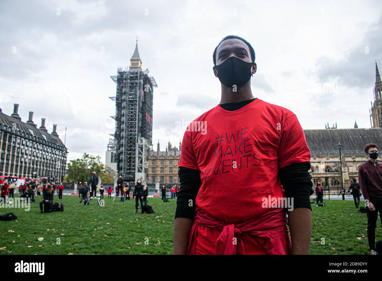 WESTMINSTER LONDON, GROSSBRITANNIEN 28. OKTOBER 2020. Sänger und Musiker besuchen Survival in the Square in einer Reihe von kreativen Aktivierungen, um zu unterstreichen, dass der Live-Events- und Unterhaltungssektor dringend Unterstützung von nationalen und lokalen Regierungen benötigt, um die Covid-19-Krise zu überleben und der Industrie zu helfen, wieder an die Arbeit zu kommen und Unterstützung zu leisten, bis sie kann Voll wieder an die Arbeit. Kredit: amer ghazzal/Alamy Live Nachrichten Stockfoto