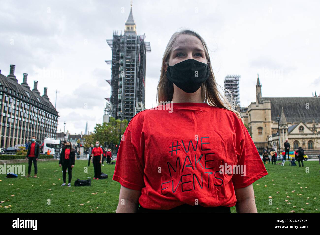 WESTMINSTER LONDON, GROSSBRITANNIEN 28. OKTOBER 2020. Sänger und Musiker besuchen Survival in the Square in einer Reihe von kreativen Aktivierungen, um zu unterstreichen, dass der Live-Events- und Unterhaltungssektor dringend Unterstützung von nationalen und lokalen Regierungen benötigt, um die Covid-19-Krise zu überleben und der Industrie zu helfen, wieder an die Arbeit zu kommen und Unterstützung zu leisten, bis sie kann Voll wieder an die Arbeit. Kredit: amer ghazzal/Alamy Live Nachrichten Stockfoto