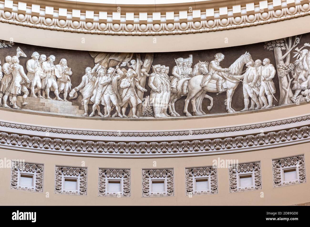Filippo Costagginis 'Unabhängigkeitserklärung' & 'Kapitulation von Cornwallis' Szenen Aus dem Frieze of American History im US Capitol Rotunde Stockfoto
