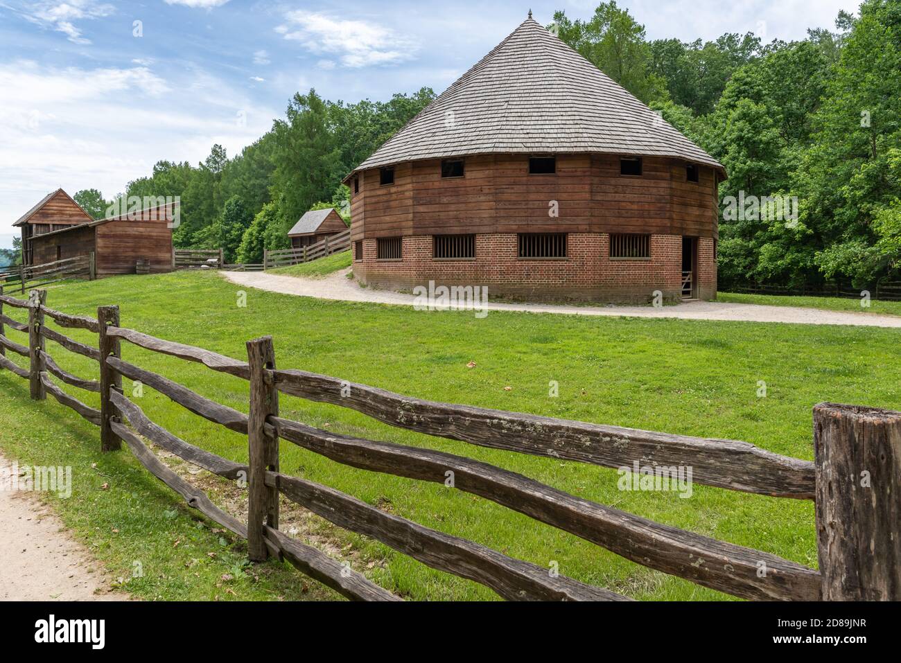 Die Nachbildung von George Washingtons 16-seitigem Laufstall auf der Pionierfarm in Mount Vernon, Virginia Stockfoto