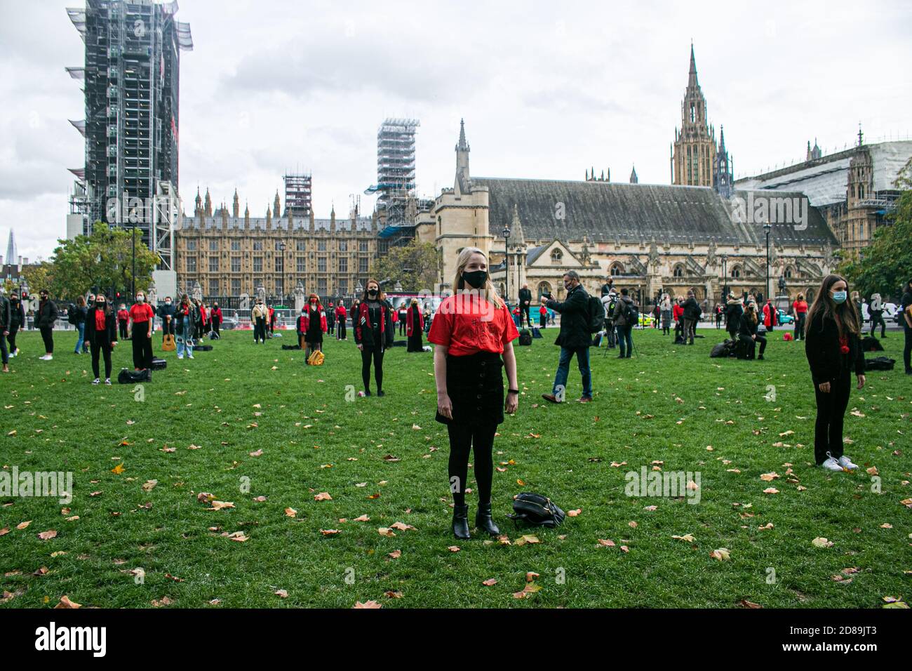 WESTMINSTER LONDON, GROSSBRITANNIEN 28. OKTOBER 2020. Sänger und Musiker besuchen Survival in the Square in einer Reihe von kreativen Aktivierungen, um zu unterstreichen, dass der Live-Events- und Unterhaltungssektor dringend Unterstützung von nationalen und lokalen Regierungen benötigt, um die Covid-19-Krise zu überleben und der Industrie zu helfen, wieder an die Arbeit zu kommen und Unterstützung zu leisten, bis sie kann Voll wieder an die Arbeit. Kredit: amer ghazzal/Alamy Live Nachrichten Stockfoto