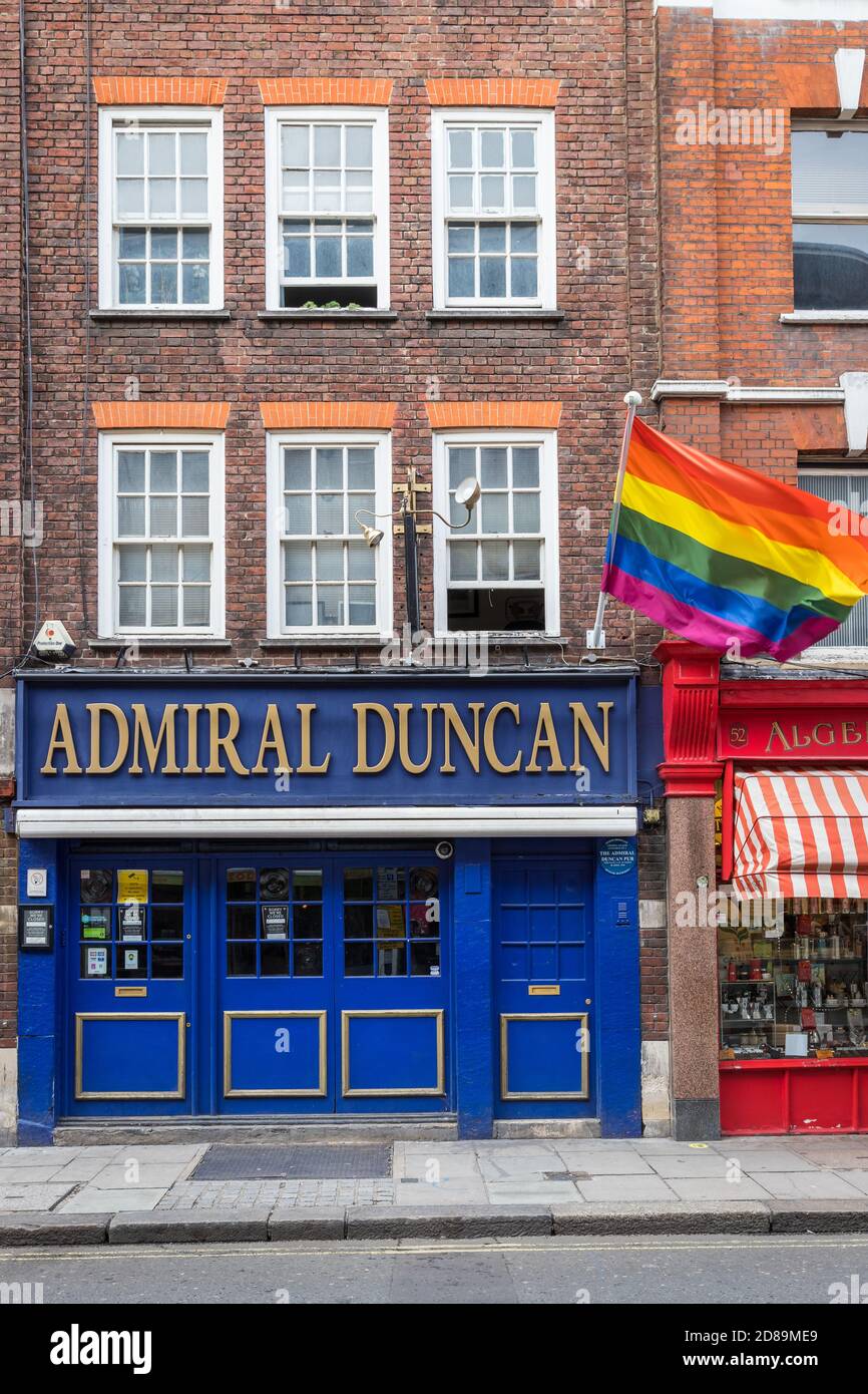 façade eines geschlossenen Admiral Duncan Pub in Londons Soho, Ort eines Terroranschlags im Jahr 1999 Stockfoto