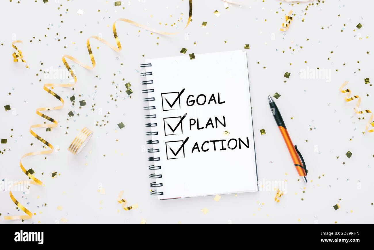 Notizbuch Mit Den Worten Ziel, Plan Und Aktion Auf Weißem Hintergrund Stockfoto