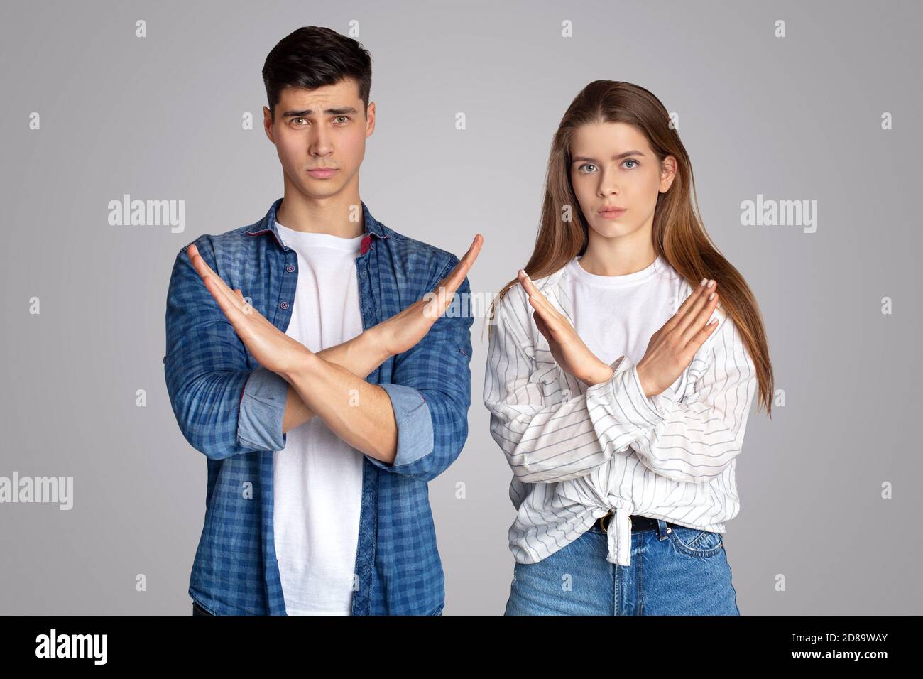 Leugnung und Stop-Geste während der COVID-19 Epidemie Stockfoto