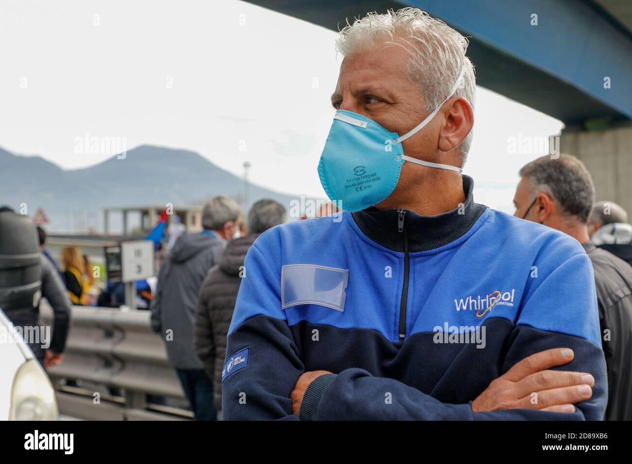 Neapel, Neapel, Italien. Oktober 2020. Foto Fabio Sasso/LaPresse.28/10/2020 Napoli, gli operai della Whirlpool di ponticelli in vista della chiusura definitiva della fabbrica del 31 ottobre 2020 decidono di scendere in piazza e bloccare le autostrade Kredit: Fabio Sasso/ZUMA Wire/Alamy Live News Stockfoto