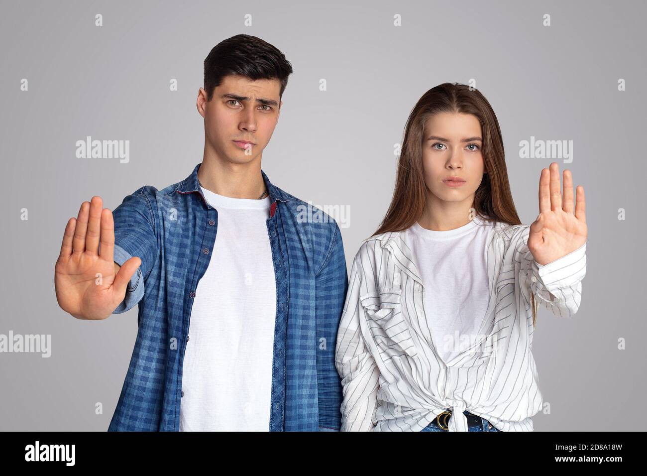 Menschliche Emotionen und Stop-Geste während der Coronavirus-Pandemie Stockfoto