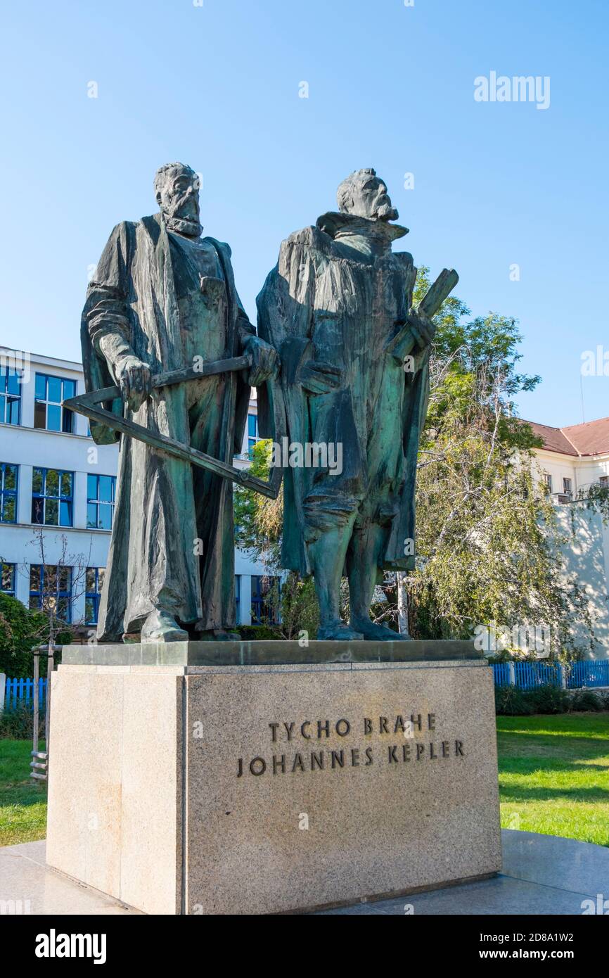 Gedenkstatue von Tycho Brahe und Johannes Kepler, zwei Astronomen, die in Prag, Hradcany, Prag, Tschechien, lebten Stockfoto