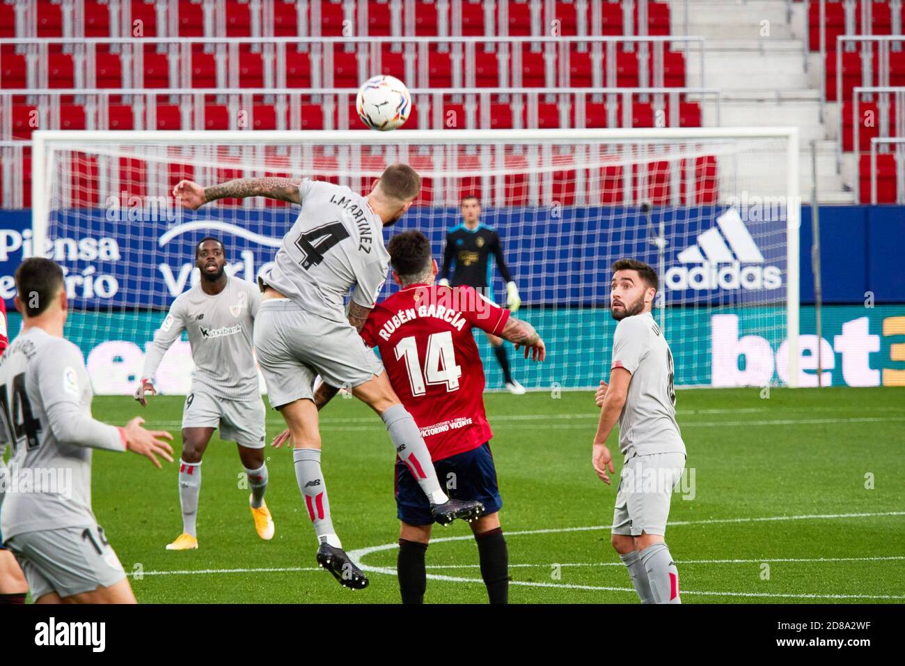 Inigo Martinez vom Athletic Club und Ruben Garcia von Osasuna In Aktion während der spanischen Meisterschaft La Liga Fußballspiel Zwischen CA Osasuna und C Stockfoto