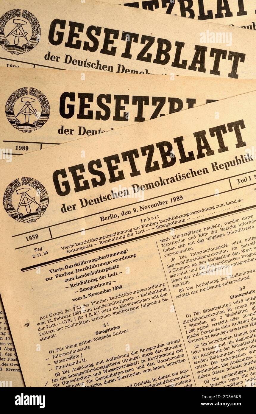 DDR-Dokumente: DDR Gesetzblatt - offizielle öffentliche Bekanntmachungen neuer Gesetze - von 1989. Veröffentlicht von 1949-1990 Stockfoto
