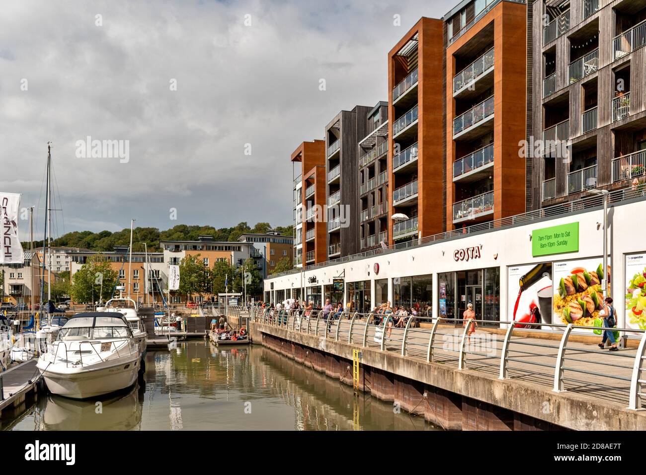 PORTISHEAD BRISTOL SOMERSET ENGLAND DAS COSTA KAFFEEHAUS AUF PORTISHEAD QUAYS MARINA Stockfoto